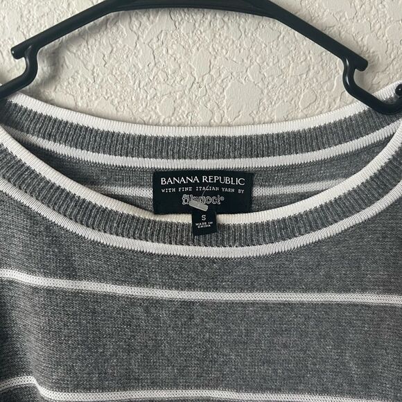 LIKE NEW! Banana Republic Gray Stripe Filpucci Italian Yarn Sweater size Small - Picture 5 of 6